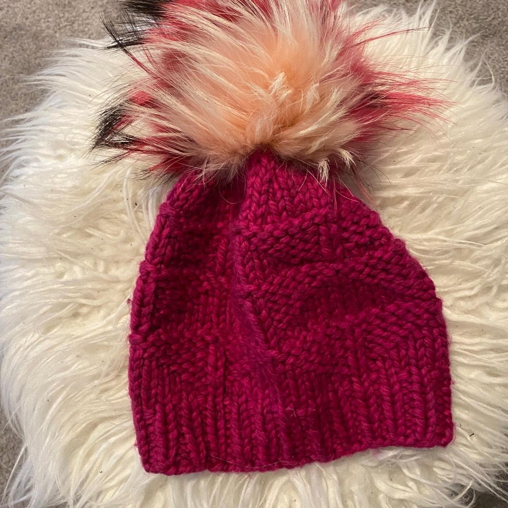 Women’s pink hat with top Pom